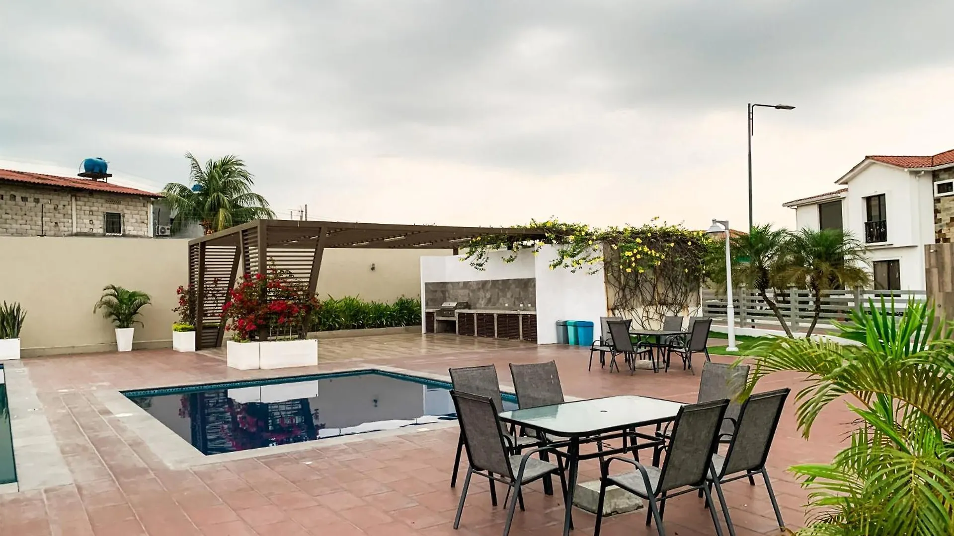 Villa Luxury 3 Habitaciones, Jacuzzi Y Barbecue Guayaquil